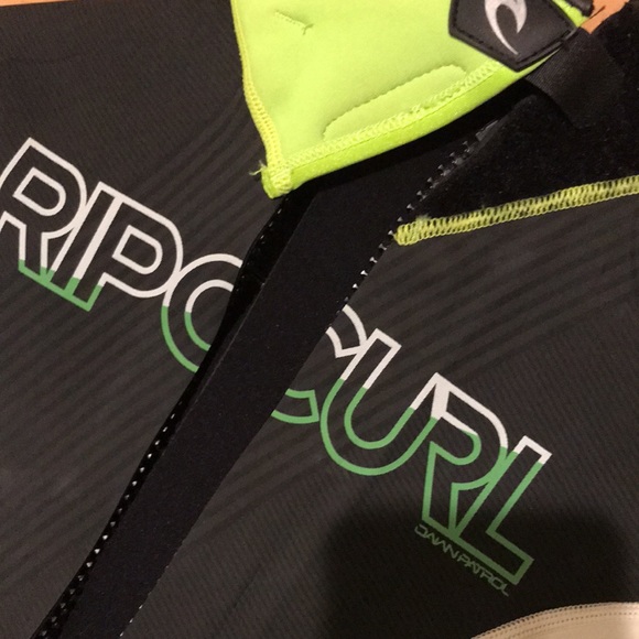 Rip Curl Wetsuit Shorts kids Y Size M Great condition - Picture 4 of 4